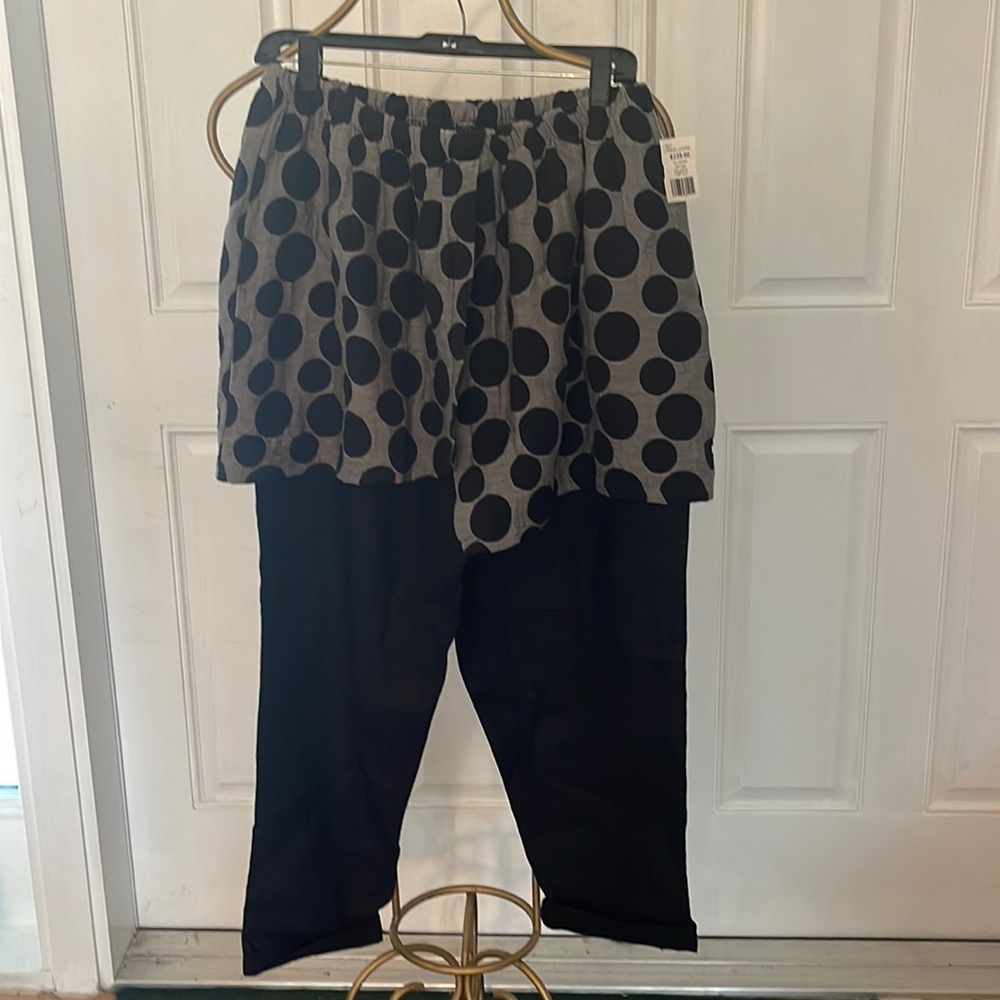 Kaye Louise M Square NWT Skort